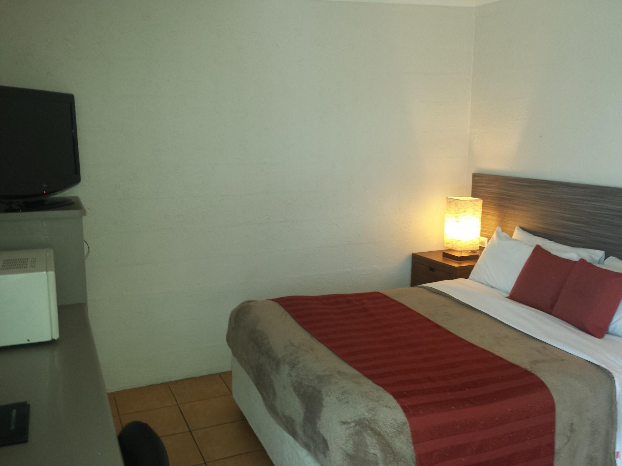 Mid City Motor Inn Gladstone Extérieur photo