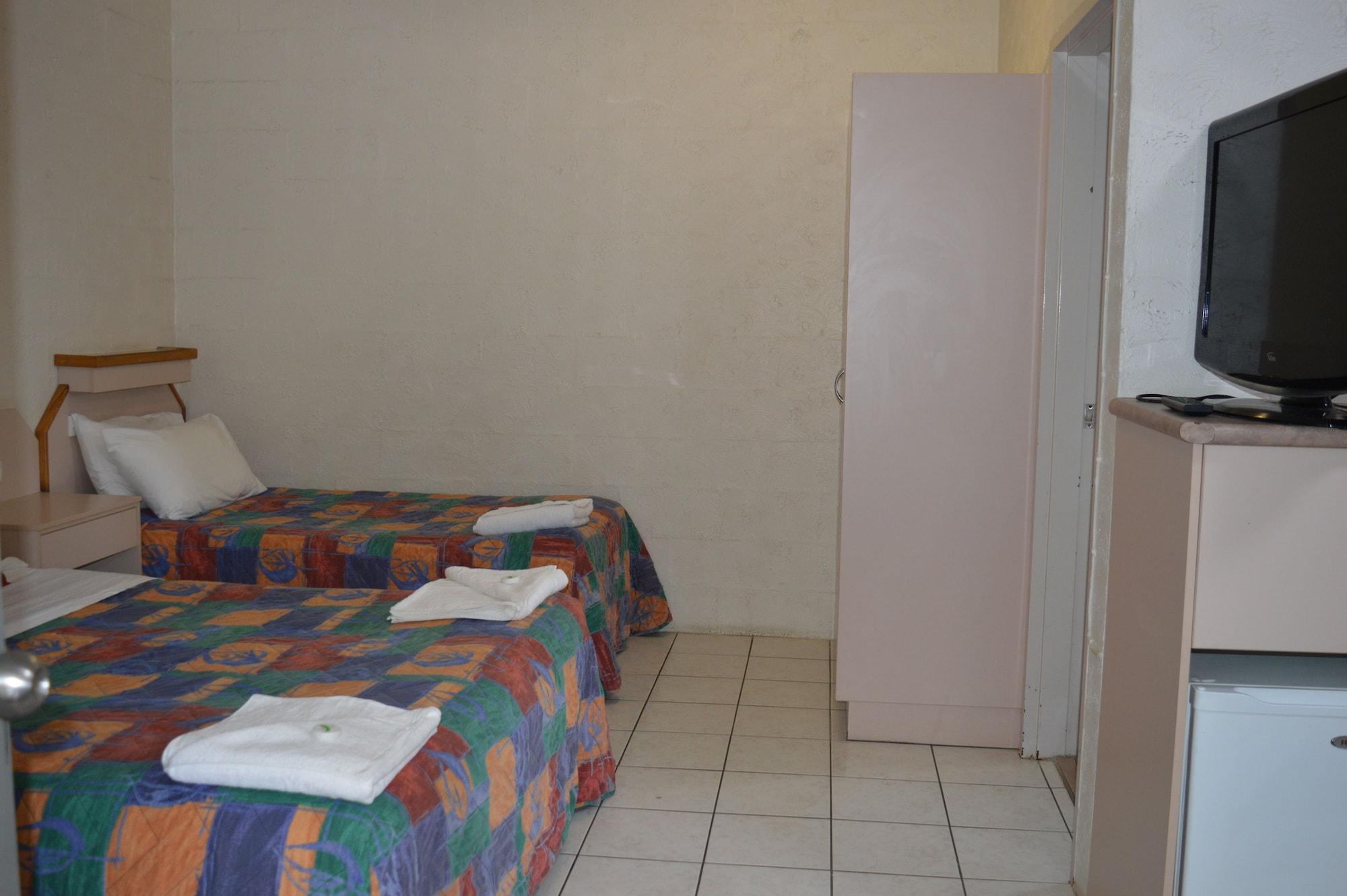 Mid City Motor Inn Gladstone Extérieur photo