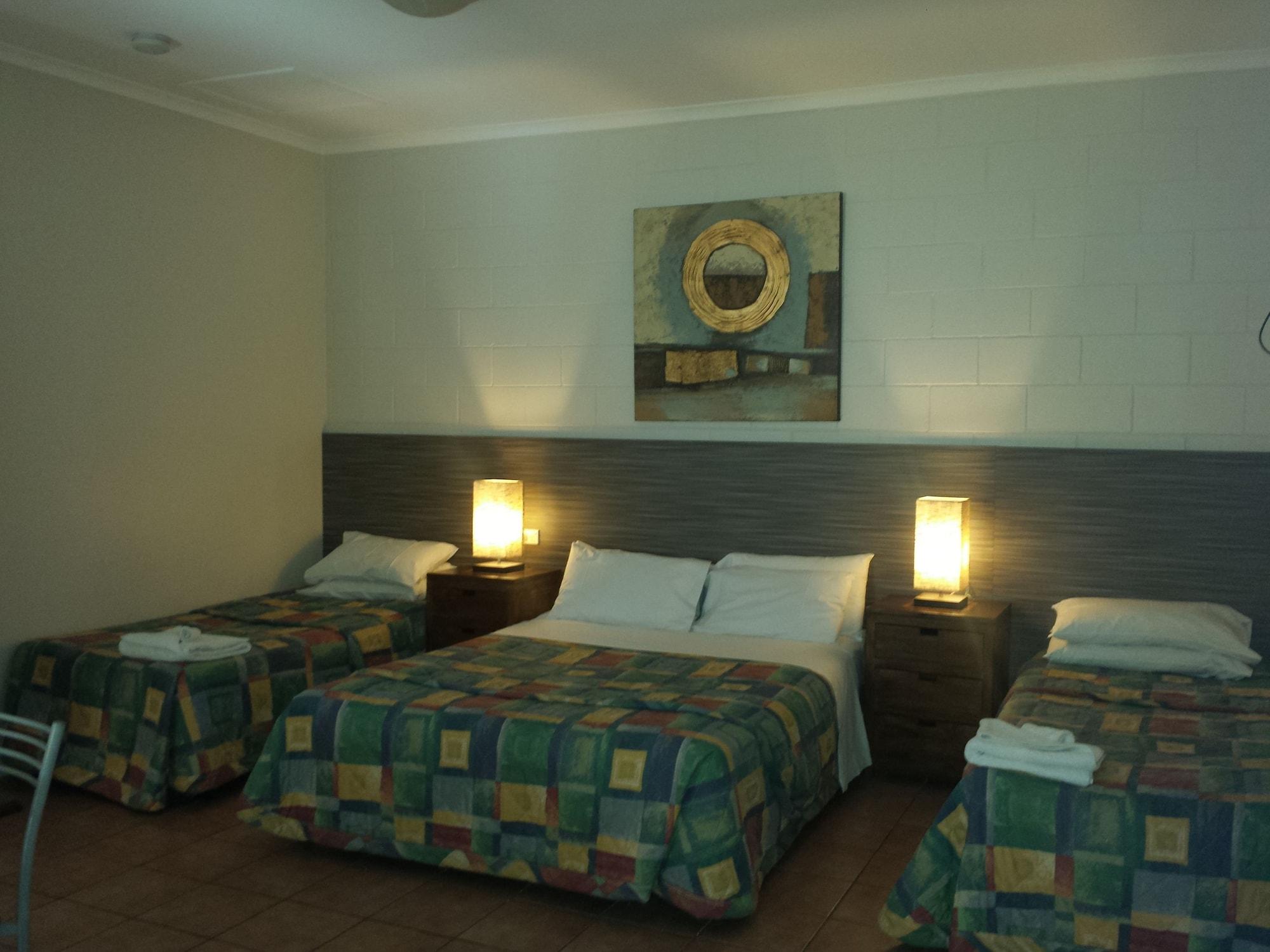 Mid City Motor Inn Gladstone Extérieur photo