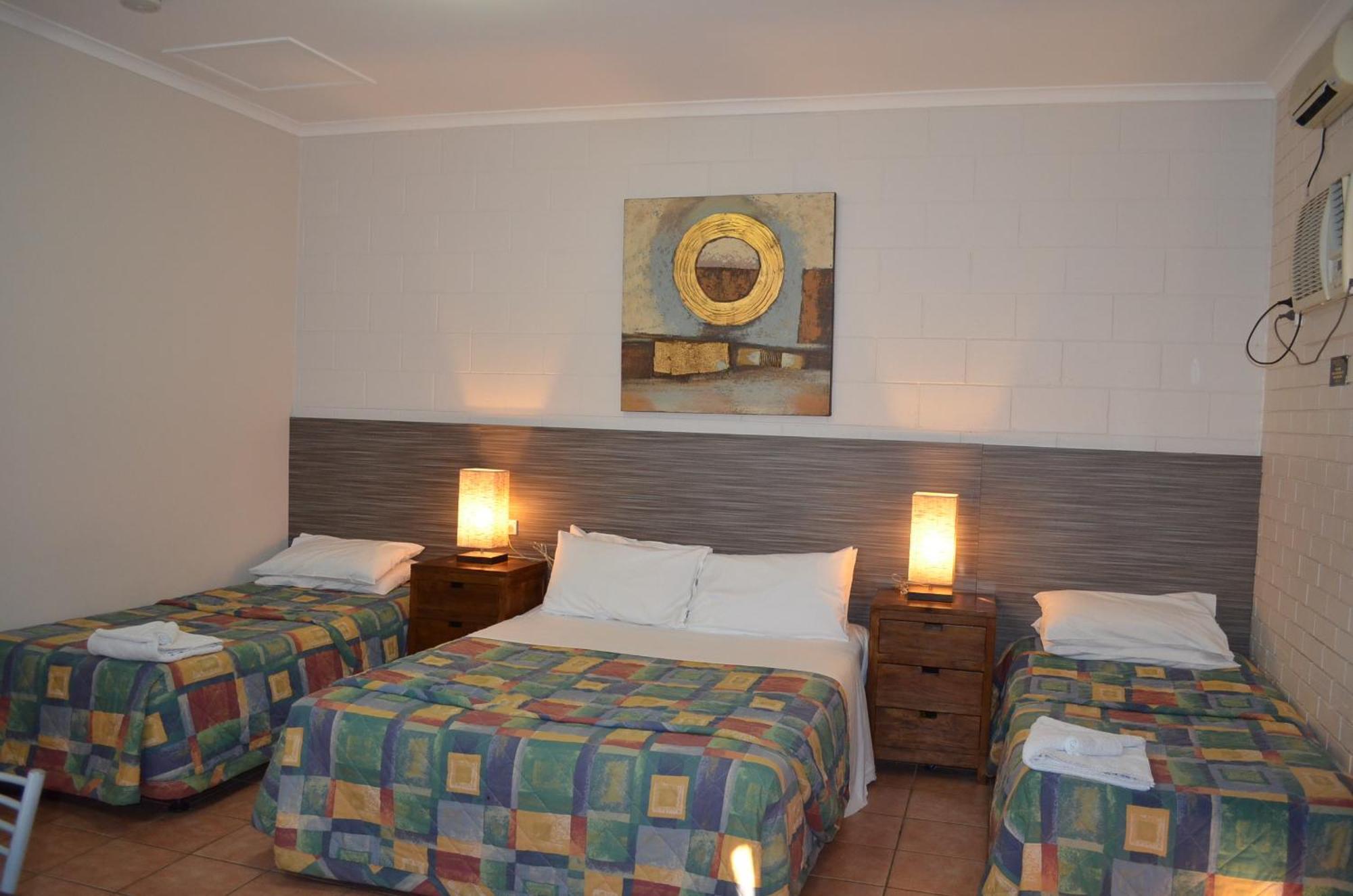 Mid City Motor Inn Gladstone Chambre photo