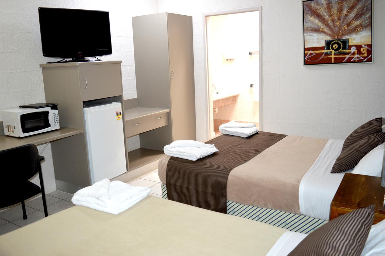 Mid City Motor Inn Gladstone Extérieur photo